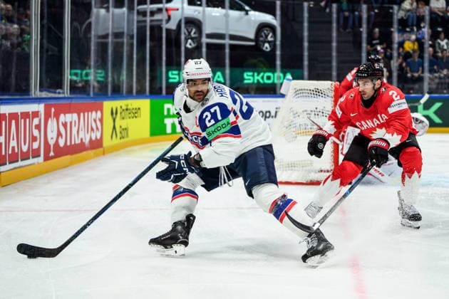 260521 Andreas Martinsen of Norway and Dylan Demelo of Canada during the 2026 IIHF Ice Hockey World Championship between Canada and Norway on May 21, 2026 in Fribourg Photo Jesper Zerman BILDBYRAN kod JZ JZ0724 ishockey ice hockey ishockey vm 2026 vm 2026 iihf world championship kanada canada norge norway canada kanada bbeng norge norway  Copyright: JESPERxZERMAN BB260521JZ061