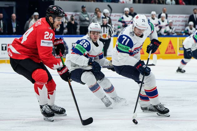 260521 Dylan Cozens of Canada and Eskild Bakke Olsen of Norway during the 2026 IIHF Ice hockey, Eishockey World Championship, WM, Weltmeisterschaft between Canada and Norway on May 21, 2026 in Fribourg. Photo: Jesper Zerman BILDBYRAN kod JZ JZ0724 ishockey ice hockey ishockey-vm 2026 vm 2026 iihf world championship kanada canada norge norway canada kanada bbeng norge norway *** 260521 Dylan Cozens of Canada and Eskild Bakke Olsen of Norway during the 2026 IIHF Ice Hockey World Championship between Canada and Norway on May 21, 2026 in Fribourg Photo Jesper Zerman BILDBYRAN kod JZ JZ0724 ishockey ice hockey ishockey vm 2026 vm 2026 iihf world championship kanada canada norge norway canada kanada bbeng norge norway  Copyright: JESPERxZERMAN BB260521JZ065