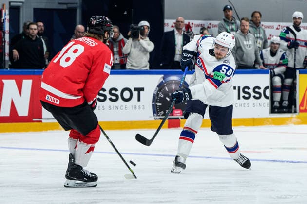 260521 Robert Thomas of Canada and Sander Hurrod of Norway during the 2026 IIHF Ice Hockey World Championship between Canada and Norway on May 21, 2026 in Fribourg Photo Jesper Zerman BILDBYRAN kod JZ JZ0724 ishockey ice hockey ishockey vm 2026 vm 2026 iihf world championship kanada canada norge norway canada kanada bbeng norge norway  Copyright: JESPERxZERMAN BB260521JZ068