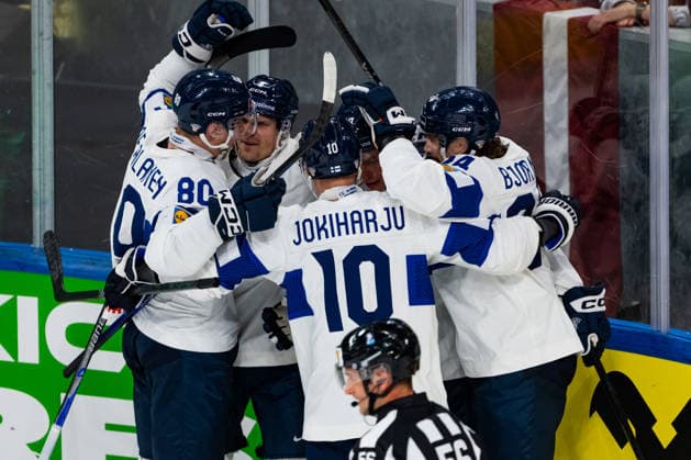 ZURICH, SWITZERLAND - MAY 21: Team of Finland celebrating the goal of Hannes Bjoerninen (Finland, 24) during the Preliminary Round - Group A Match 29 between Latvia and Finland at the IIHF Ice hockey, Eishockey World Championship, WM, Weltmeisterschaft 2026, Swiss Life Arena on May 21, 2026 in Zurich, Switzerland. Zurich Switzerland Copyright: xTimoxSteinx