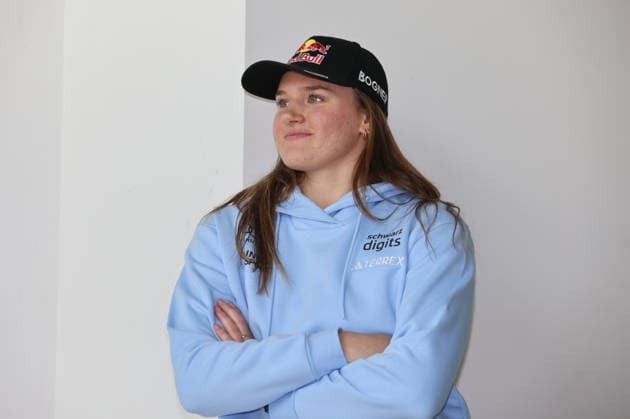 DSV summer clothing 2026 Here in the picture Emma Aicher, head, portrait, upper body, standing, alpine skiing, slalom, Super G, winter sports
