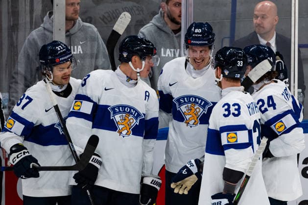 ZURICH, SWITZERLAND - MAY 21: Team of Finland celebrating the goal of Vili Saarijaervi (Finland, 18) during the Preliminary Round - Group A Match 29 between Latvia and Finland at the IIHF Ice hockey, Eishockey World Championship, WM, Weltmeisterschaft 2026, Swiss Life Arena on May 21, 2026 in Zurich, Switzerland. Zurich Switzerland Copyright: xTimoxSteinx