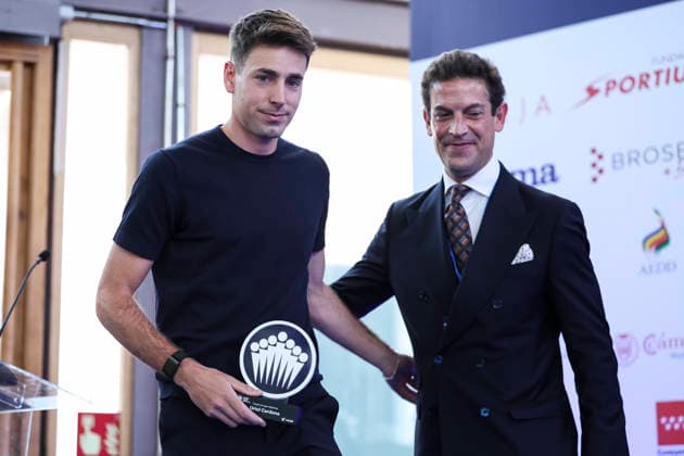 May 21, 2026, Madrid, Madrid, Spain: Oriol Carmona, Olympic skier, receives the Sports Achievement Award during the 2026 ISC Awards Ceremony, which took place.during the ISDE Sports Convention at the Official College of Architects of Madrid on May 21, 2026, in Madrid, Spain. ISDE Sports Convention - ISC Awards Ceremony - ZUMAa181 20260521_zaa_a181_034 Copyright: xIrinaxR.xHipolitox