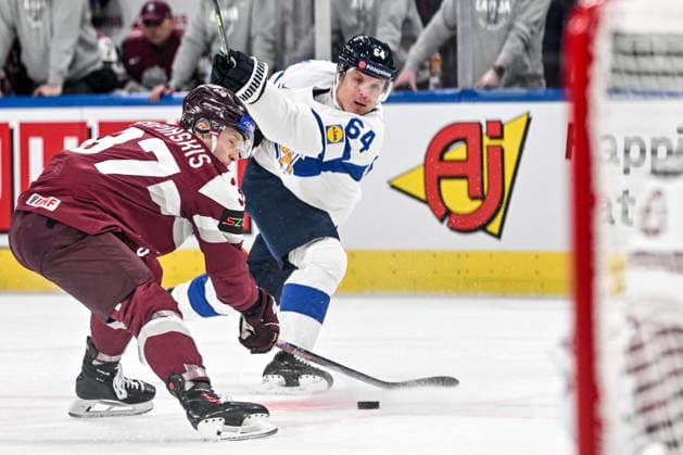 ZURICH, SWITZERLAND MAY 21 Mikael Granlund of Finland takes a shot during the 2026 IIHF Ice Hockey World Championship Switzerland game between Latvia and Finland at Swiss Life Arena on May 21, 2026 in Zurich, Zurich Zurich Swiss Life Arena Zurich Switzerland Copyright: xJustPictures.ch AndreaxBrancax jp-en-EuSpIm-JP7_ANB_Lat_Fin_21052026_0019
