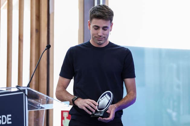 May 21, 2026, Madrid, Madrid, Spain: Oriol Carmona, Olympic skier, receives the Sports Achievement Award during the 2026 ISC Awards Ceremony, which took place.during the ISDE Sports Convention at the Official College of Architects of Madrid on May 21, 2026, in Madrid, Spain. ISDE Sports Convention - ISC Awards Ceremony - ZUMAa181 20260521_zaa_a181_039 Copyright: xIrinaxR.xHipolitox
