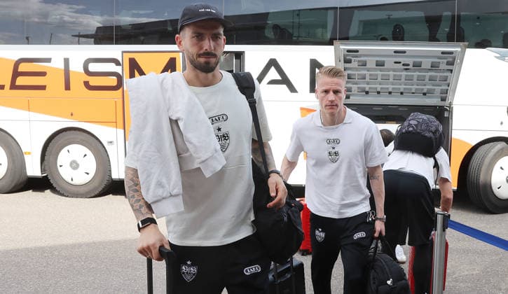 Stuttgart , soccer departure VfB Stuttgart to the DFB cup final in Berlin , from left Fabian bredlow Chris Führich