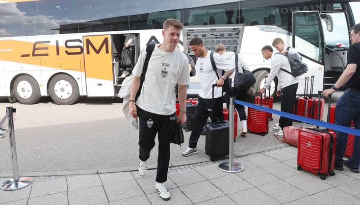 Stuttgart , Football departure VfB Stuttgart to the DFB Cup final in Berlin , Alexander Nübel