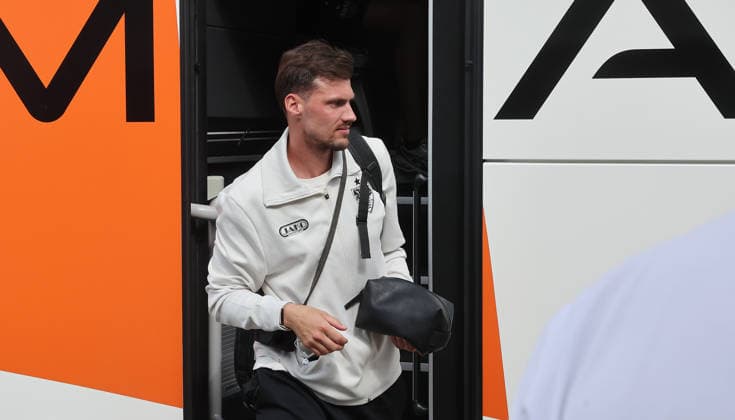 Stuttgart , Football departure VfB Stuttgart to the DFB Cup final in Berlin , Pascal Stenzel