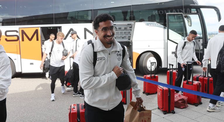Stuttgart , Football departure VfB Stuttgart to the DFB Cup final in Berlin , Tiago Tomas