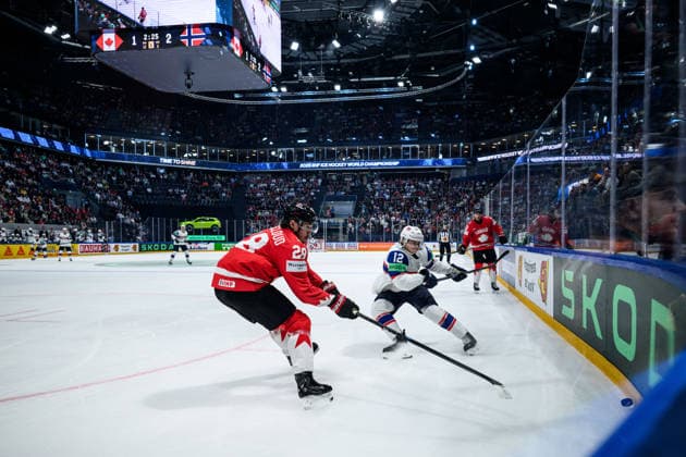 260521 Zach Whitecloud of Canada and Noah Steen of Norway during the 2026 IIHF Ice Hockey World Championship between Canada and Norway on May 21, 2026 in Fribourg Photo Jesper Zerman BILDBYRAN kod JZ JZ0724 ishockey ice hockey ishockey vm 2026 vm 2026 iihf world championship kanada canada norge norway canada kanada bbeng norge norway  Copyright: JESPERxZERMAN BB260521JZ073