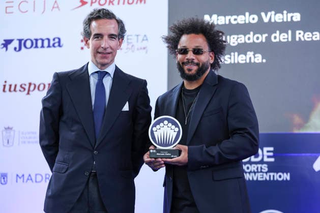 May 21, 2026, Madrid, Madrid, Spain: Marcelo Vieira, former soccer player, and Juan Jose Sanchez Puig, CEO of ISDE, pose for photo during the 2026 ISC Awards Ceremony, which took place.as part of the ISDE Sports Convention at the Official College of Architects of Madrid on May 21, 2026, in Madrid, Spain. Madrid Spain - ZUMAa181 20260521_zaa_a181_037 Copyright: xIrinaxR.xHipolitox