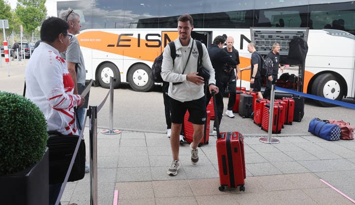 Stuttgart , Football departure VfB Stuttgart to the DFB Cup final in Berlin , Pascal Stenzel