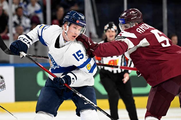 LKS 20260521 Anton Lundell of Finland (left) is roughed by Arturs Andzans during the 2026 IIHF Ice hockey, Eishockey World Championships preliminary round group A match between Latvia and Finland in Zurich on May 21, 2026. - RONI REKOMAA Zürich Switzerland AxAss5QvFYg  Copyright: xRonixRekomaax AxAss5QvFYg