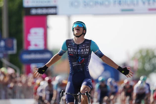 Belgium™s Alec Segaert of Bahrain Victorious winner of the stage on the finish line during Stage 12 of the Giro d™Italia, from Imperia to Novi Ligure, Italy, Thursday, May 21, 2026.  Copyright: xMassimoxPaolonex xLaPressex