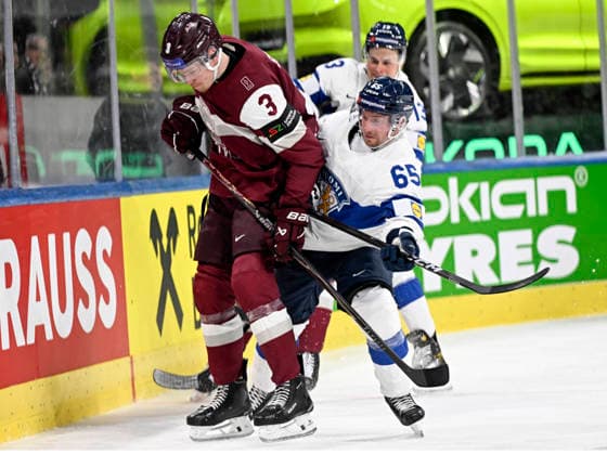 LKS 20260521 Alberts Smits of Latvia (left) and Sakari Manninen (middle front) and Jesse Puljujärvi of Finland in action during the 2026 IIHF Ice hockey, Eishockey World Championships preliminary round group A match between Latvia and Finland in Zurich on May 21, 2026. - RONI REKOMAA Zürich Switzerland ASDyDeyP8yI  Copyright: xRonixRekomaax ASDyDeyP8yI