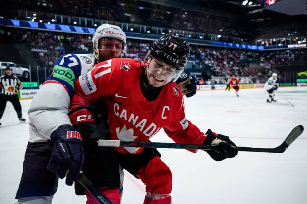 260521 Eirik Salsten of Norway and Macklin Celebrini of Canada during the 2026 IIHF Ice Hockey World Championship between Canada and Norway on May 21, 2026 in Fribourg Photo Jesper Zerman BILDBYRAN kod JZ JZ0724 ishockey ice hockey ishockey vm 2026 vm 2026 iihf world championship kanada canada norge norway canada kanada bbeng norge norway  Copyright: JESPERxZERMAN BB260521JZ078