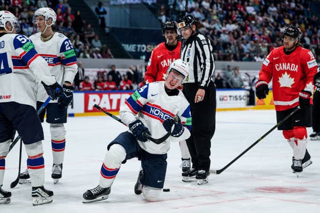 260521 Tinus Luc Koblar of Norway In pain during the 2026 IIHF Ice Hockey World Championship between Canada and Norway on May 21, 2026 in Fribourg Photo Jesper Zerman BILDBYRAN kod JZ JZ0724 ishockey ice hockey ishockey vm 2026 vm 2026 iihf world championship kanada canada norge norway canada kanada bbeng norge norway  Copyright: JESPERxZERMAN BB260521JZ079