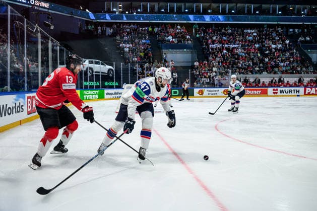 260521 Gabriel Vilardi of Canada and Adrian Saxrud Danielsen of Norway during the 2026 IIHF Ice Hockey World Championship between Canada and Norway on May 21, 2026 in Fribourg Photo Jesper Zerman BILDBYRAN kod JZ JZ0724 ishockey ice hockey ishockey vm 2026 vm 2026 iihf world championship kanada canada norge norway canada kanada bbeng norge norway  Copyright: JESPERxZERMAN BB260521JZ080