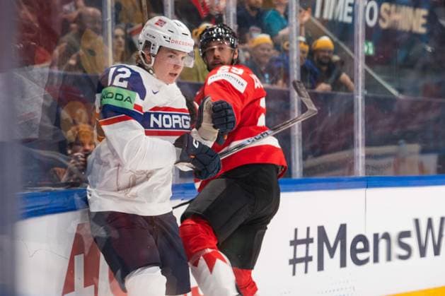 FRIBOURG, FRIBOURG - MAY 21: Noah Steen of Norway battles with Parker Wotherspoon of Canada during the 2026 IIHF World Championship, WM, Weltmeisterschaft Preliminary Round Group B match between Canada and Norway at BCF Arena on May 21, 2026 in Fribourg, Fribourg, Switzerland. Copyright: xLivioxBaeriswylx xSPPx Sportspressphoto_SPR151121
