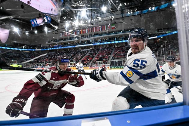 ZURICH, SWITZERLAND MAY 21 Mikael Seppala of Finland and Glebs Prohorenkovs of Latvia in a battle along the boards during the 2026 IIHF Ice Hockey World Championship Switzerland game between Latvia and Finland at Swiss Life Arena on May 21, 2026 in Zurich, Zurich Zurich Swiss Life Arena Zurich Switzerland Copyright: xJustPictures.ch AndreaxBrancax jp-en-EuSpIm-JP7_ANB_Lat_Fin_21052026_9138