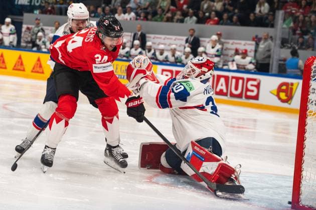 FRIBOURG, FRIBOURG - MAY 21: Dylan Cozens of Canada celebrates after scoring the go-ahead goal for a 4-3 lead during the 2026 IIHF World Championship, WM, Weltmeisterschaft Preliminary Round Group B match between Canada and Norway at BCF Arena on May 21, 2026 in Fribourg, Fribourg, Switzerland. Copyright: xLivioxBaeriswylx xSPPx Sportspressphoto_SPR151131