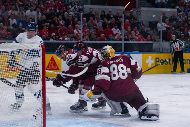 ZURICH, SWITZERLAND - MAY 21: Aatu Raety (Finland, 34) scoring against Latvia to 7:1 during the Preliminary Round - Group A Match 29 between Latvia and Finland at the IIHF Ice hockey, Eishockey World Championship, WM, Weltmeisterschaft 2026, Swiss Life Arena on May 21, 2026 in Zurich, Switzerland. Zurich Switzerland Copyright: xTimoxSteinx