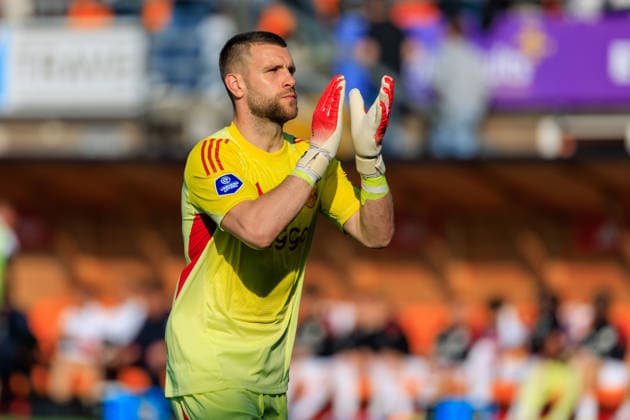 2026-05-21 AFC Ajax v FC Groningen - Dutch Eredivisie Play-Offs VOLENDAM, NETHERLANDS - MAY 21: Goalkeeper Maarten Paes of Ajax during the Dutch Eredivisie Play-Offs match between AFC Ajax and FC Groningen at Kras Stadion on May 21, 2026 in Volendam, Netherlands. Volendam Kras Stadion Netherlands Content not available for redistribution in The Netherlands directly or indirectly through any third parties. Copyright: xMarcelxvanxPlateringenx