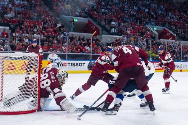 ZURICH, SWITZERLAND - MAY 21: Kristofers Bindulis (Lativa, 4) helps Gustavs Grigals (Lativa, 88) to keep the goal clean during the Preliminary Round - Group A Match 29 between Latvia and Finland at the IIHF Ice hockey, Eishockey World Championship, WM, Weltmeisterschaft 2026, Swiss Life Arena on May 21, 2026 in Zurich, Switzerland. Zurich Switzerland Copyright: xTimoxSteinx