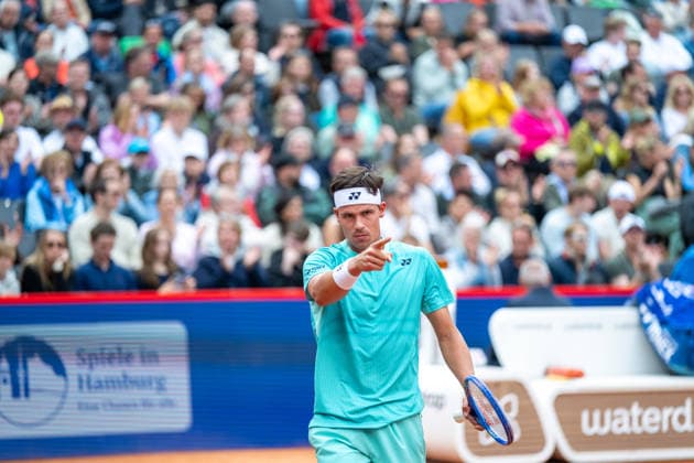 Quarterfinals, Tommy Paul USA Daniel Altmaier GER Tennis, Bitpanda Hamburg Open, ATP 500 Tour Hamburg, Germany, 21 05 26 Quarterfinals, Tommy Paul USA Daniel Altmaier GER at Tennis Gelände Rotherbaum on 21 05 2026 in Hamburg, Germany Photo by Axel Kaste Daniel Altmaier GER , Fingerzeig Hamburg Tennis Gelände Rotherbaum Free Hanseatic City of Hamburg Germany HH-Open Altmaier - Paul 21.5.26 LR-4062
