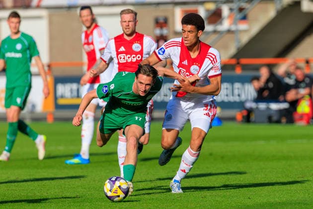 2026-05-21 AFC Ajax v FC Groningen - Dutch Eredivisie Play-Offs VOLENDAM, NETHERLANDS - MAY 21: David van der Werff of FC Groningen, Aaron Bouwman of Ajax during the Dutch Eredivisie Play-Offs match between AFC Ajax and FC Groningen at Kras Stadion on May 21, 2026 in Volendam, Netherlands. Volendam Kras Stadion Netherlands Content not available for redistribution in The Netherlands directly or indirectly through any third parties. Copyright: xMarcelxvanxPlateringenx