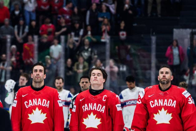 260521 Dylan Demelo, Macklin Celebrini and Cam Talbot of Canada after the 2026 IIHF Ice hockey, Eishockey World Championship, WM, Weltmeisterschaft between Canada and Norway on May 21, 2026 in Fribourg. Photo: Jesper Zerman BILDBYRAN kod JZ JZ0724 ishockey ice hockey ishockey-vm 2026 vm 2026 iihf world championship kanada canada norge norway bbeng *** 260521 Dylan Demelo, Macklin Celebrini and Cam Talbot of Canada after the 2026 IIHF Ice Hockey World Championship between Canada and Norway on May 21, 2026 in Fribourg Photo Jesper Zerman BILDBYRAN kod JZ JZ0724 ishockey ice hockey ishockey vm 2026 vm 2026 iihf world championship kanada canada norge norway bbeng  Copyright: JESPERxZERMAN BB260521JZ104