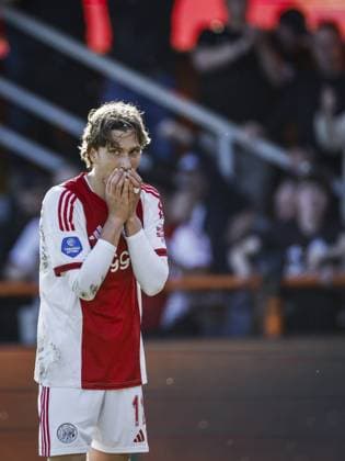 VOLENDAM - Mika Godts of AFC Ajax reacts after a disallowed goal during the Conference League play-off match between AFC Ajax and FC Groningen at the Kras Stadium on May 21, 2026, in Volendam, the Netherlands. MAURICE VAN STEEN ANP play-offs Conference League 2025-2026 xVIxANPxSportx xxANPxIVx 558967866 originalFilename: 558967866.jpg