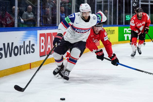 260521 Eirik Salsten of Norway and Morgan Rielly of Canada during the 2026 IIHF Ice Hockey World Championship between Canada and Norway on May 21, 2026 in Fribourg Photo Jesper Zerman BILDBYRAN kod JZ JZ0724 ishockey ice hockey ishockey vm 2026 vm 2026 iihf world championship kanada canada norge norway bbeng  Copyright: JESPERxZERMAN BB260521JZ106
