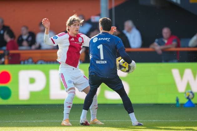 VOLENDAM , 21-05-2026 , Kras Stadium, season 2025 2026 , Play-offs for European football , Dutch Eredivisie Football . Match between Ajax and FC Groningen , picture shows Ajax player Mika Godts and FC Groningen goalkeeper Etienne Vaessen Ajax - Groningen (play off)  x203865249x Copyright: