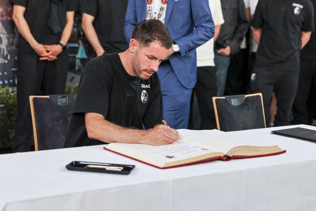 Christian Günter, Gunter SC Freiburg, 30 signing the golden book city of Freiburg , Germany, football, reception city of Freiburg, celebration program, SC Freiburg, 21 05 2026, Freiburg im Breisgau Neuen Messe Germany Copyright: xGrantxHubbsx