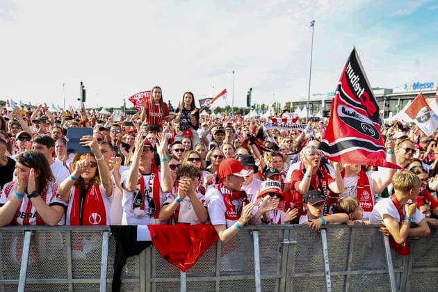 Fans in front of the stage, Germany, Football, Reception City of Freiburg, Fest Program, SC Freiburg, 21 05 2026, Freiburg im Breisgau New Trade Fair Germany Copyright: xGrantxHubbsx