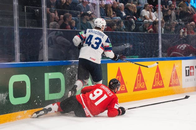 FRIBOURG, FRIBOURG - MAY 21: Max Krogdahl of Norway battles with John Tavares of Canada during the 2026 IIHF World Championship, WM, Weltmeisterschaft Preliminary Round Group B match between Canada and Norway at BCF Arena on May 21, 2026 in Fribourg, Fribourg, Switzerland. Copyright: xLivioxBaeriswylx xSPPx Sportspressphoto_SPR151138