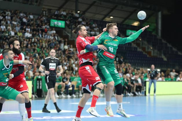 Handball DAIKIN HBL, SC DHfK Leipzig MT Melsungen 21 05 2026 Franz Semper 32, SC DHfK Leipzig on the ball in front of Olle Forsell Schefvert 25, MT Melsungen Handball, DAIKIN HBL, 1 Bundesliga, Season 2025 2026, 32 Matchday SC DHfK Leipzig vs MT Melsungen on 21 05 2026 at Quarterback Immobilien Arena Leipzig Copyright: xBEAUTIFULxSPORTS JanxKaeferx