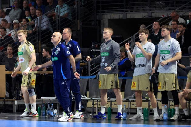 DEU, DHB, 1 HBL, Fuechse Berlin vs Hannover Burgdorf, 21 05 2026, Max Schmeling Halle, Berlin, DEU, DHB, 1 HBL, Fuechse Berlin vs Hannover Burgdorf, in the picture head coach Juan Carlos Pastor Hannover Burgdorf , Hannover Burgdorf players bench nordphotoxGmbHx xEngler nph00076