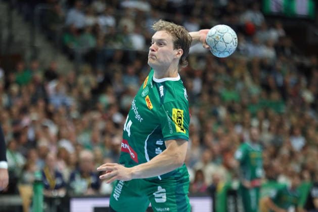 Handball DAIKIN HBL, SC DHfK Leipzig MT Melsungen 21 05 2026 Blaer Hinriksson 44, SC DHfK Leipzig throws a seven-meter handball, DAIKIN HBL, 1 Bundesliga, Saison 2025 2026, 32 Spieltag SC DHfK Leipzig vs MT Melsungen am 21 05 2026 in der Quarterback Immobilien Arena Leipzig Copyright: xBEAUTIFULxSPORTS JanxKaeferx