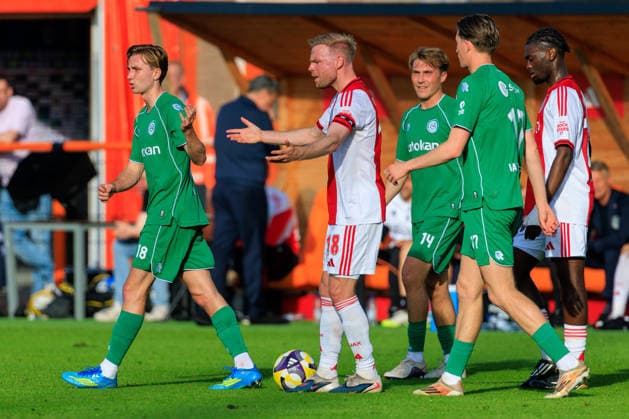 2026-05-21 AFC Ajax v FC Groningen - Dutch Eredivisie Play-Offs VOLENDAM, NETHERLANDS - MAY 21: Tygo Land of FC Groningen, Davey Klaassen of Ajax during the Dutch Eredivisie Play-Offs match between AFC Ajax and FC Groningen at Kras Stadion on May 21, 2026 in Volendam, Netherlands. Volendam Kras Stadion Netherlands Content not available for redistribution in The Netherlands directly or indirectly through any third parties. Copyright: xMarcelxvanxPlateringenx