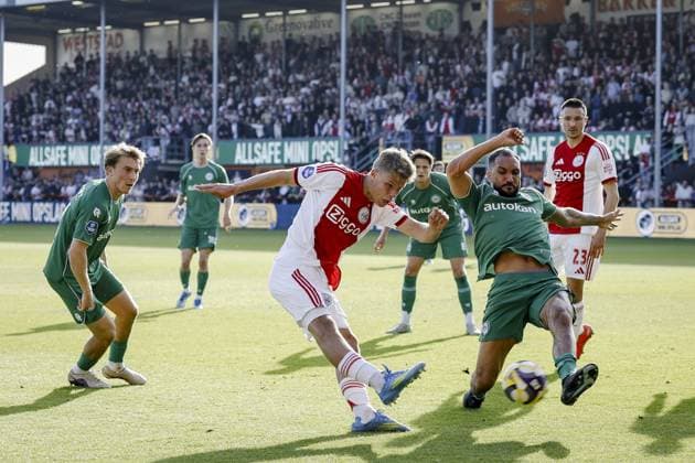 VOLENDAM - (lr) Sean Steur of AFC Ajax and Marvin Peersman of FC Groningen during the Conference League play-off match between AFC Ajax and FC Groningen at the Kras Stadium on 21 May 2026 in Volendam, the Netherlands. MAURICE VAN STEEN ANP play-offs Conference League 2025-2026 xVIxANPxSportx xxANPxIVx 558969740 originalFilename: 558969740.jpg