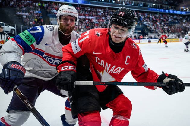 260521 Eirik Salsten of Norway and Macklin Celebrini of Canada during the 2026 IIHF Ice Hockey World Championship between Canada and Norway on May 21, 2026 in Fribourg Photo Jesper Zerman BILDBYRAN kod JZ JZ0724 ishockey ice hockey ishockey vm 2026 vm 2026 iihf world championship kanada canada norge norway bbeng  Copyright: JESPERxZERMAN BB260521JZ116
