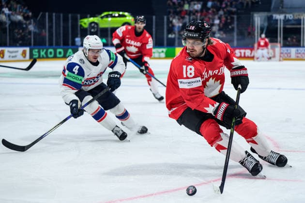 260521 Johannes Johannesen of Norway and Robert Thomas of Canada during the 2026 IIHF Ice Hockey World Championship between Canada and Norway on May 21, 2026 in Fribourg Photo Jesper Zerman BILDBYRAN kod JZ JZ0724 ishockey ice hockey ishockey vm 2026 vm 2026 iihf world championship kanada canada norge norway bbeng  Copyright: JESPERxZERMAN BB260521JZ117