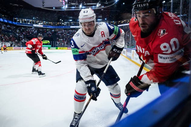 260521 Max Krogdahl of Norway and Ryan O Reilly of Canada during the 2026 IIHF Ice Hockey World Championship between Canada and Norway on May 21, 2026 in Fribourg Photo Jesper Zerman BILDBYRAN kod JZ JZ0724 ishockey ice hockey ishockey vm 2026 vm 2026 iihf world championship kanada canada norge norway bbeng  Copyright: JESPERxZERMAN BB260521JZ119