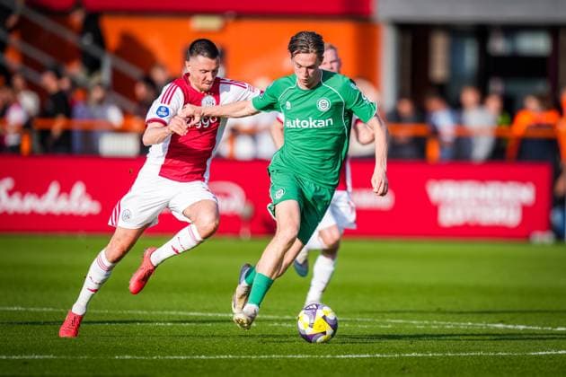 VOLENDAM , 21-05-2026 , Kras Stadium, season 2025 2026 , Play-offs for European football , Dutch Eredivisie Football . Match between Ajax and FC Groningen , picture shows Ajax player Steven Berghuis and FC Groningen player David van der Werff Ajax - Groningen (play off)  x203865945x Copyright: