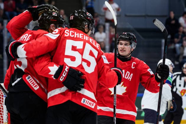 260521 Macklin Celebrini of Canada celebrates the 3 3 goal scored by Gabriel Vilardi of Canada during the 2026 IIHF Ice Hockey World Championship between Canada and Norway on May 21, 2026 in Fribourg Photo Jesper Zerman BILDBYRAN kod JZ JZ0724 ishockey ice hockey ishockey vm 2026 vm 2026 iihf world championship kanada canada norge norway bbeng jubel  Copyright: JESPERxZERMAN BB260521JZ124