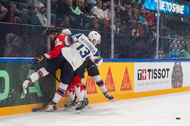 FRIBOURG, FRIBOURG - MAY 21: Dylan Cozens of Canada battles with Petter Vesterheim and Johannes Johannesen of Norway during the 2026 IIHF World Championship, WM, Weltmeisterschaft Preliminary Round Group B match between Canada and Norway at BCF Arena on May 21, 2026 in Fribourg, Fribourg, Switzerland. Copyright: xLivioxBaeriswylx xSPPx Sportspressphoto_SPR151149