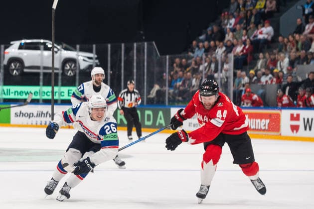 FRIBOURG, FRIBOURG - MAY 21: Patrick Elvsveen of Norway battles with Morgan Rielly of Canada during the 2026 IIHF World Championship, WM, Weltmeisterschaft Preliminary Round Group B match between Canada and Norway at BCF Arena on May 21, 2026 in Fribourg, Fribourg, Switzerland. Copyright: xLivioxBaeriswylx xSPPx Sportspressphoto_SPR151151