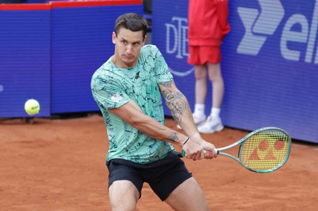 2026 05 21, xFSx, Bitpanda Open Hamburg ATP500, quarterfinals, mens tennis tournament in Hamburg , Am Rothembaum in Hamburg , Camilo Ugo Carabelli ARG plays a backhand Copyright: HMBxMedia FernandoxSoares